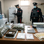 Giugliano, droga tra i panni sporchi: arrestato 36enne
